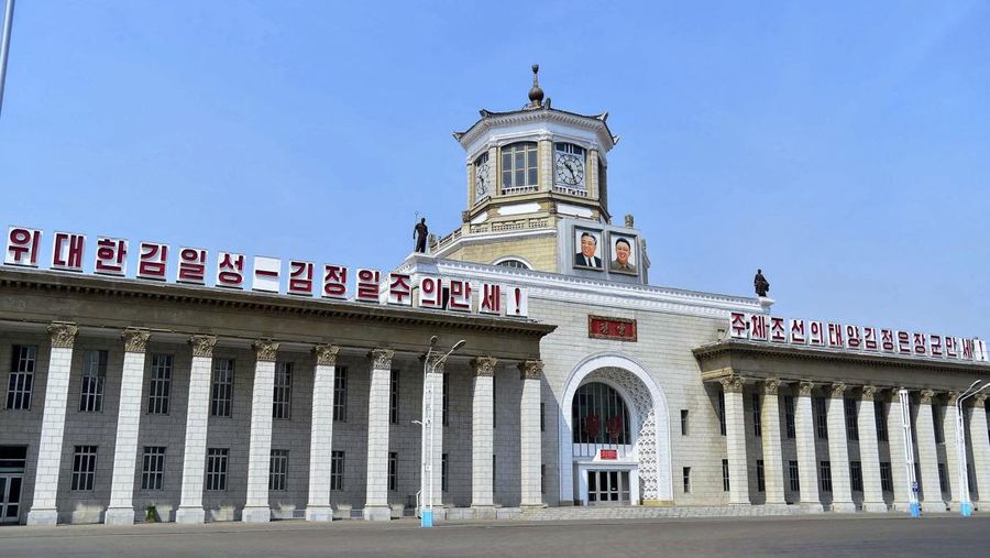 Empty street in seen in front of Pyongyang station, amid growing fears over the spread of coronavirus disease (COVID-19), in Pyongyang, North Korea, in this photo released by Kyodo on May 23, 2022. Kyodo via REUTERS ATTENTION EDITORS - THIS IMAGE WAS PROVIDED BY A THIRD PARTY. MANDATORY CREDIT. JAPAN OUT. NO COMMERCIAL OR EDITORIAL SALES IN JAPAN.