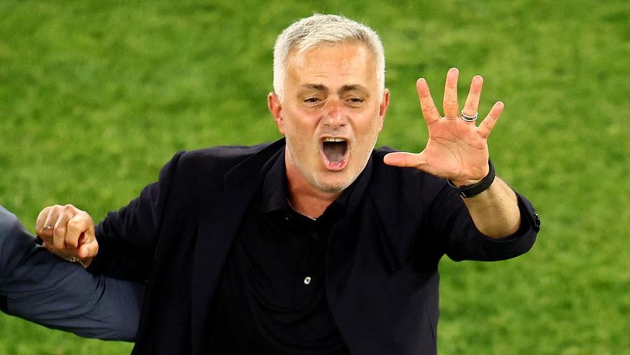 Soccer Football - Europa Conference League - Final - AS Roma v Feyenoord - Arena Kombetare, Tirana, Albania - May 25, 2022  AS Roma coach Jose Mourinho celebrates after winning the Europa Conference League Final REUTERS/Florion Goga