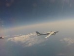 Bikin Panas, Potret Bomber Rusia Terbang di Langit Jepang