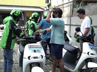 Gokil! Seluruh Driver Gojek Bakal Pakai Motor Listrik