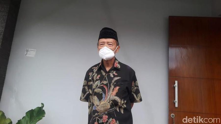 Presiden Joko Widodo menjenguk mantan Ketua Umum PP Muhammadiyah Ahmad Syafii Maarif atau biasa disapa Buya Syafii di kediamannya di Kabupaten Sleman, pada Sabtu, 26 Maret 2022. (Dok: Biro Pers Sekretariat Presiden)
