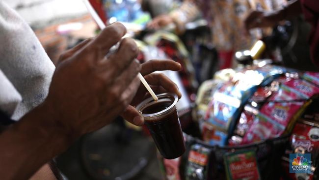 Kebiasaan Ngopi yang Bikin Mikroplastik Masuk ke Tubuh Tanpa Disadari