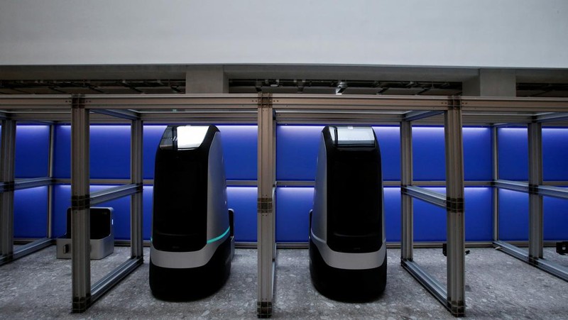 Robots using 5G networks charge at the Naver 1784 company office in Seongnam, South Korea, May 13, 2022. Picture taken May 13, 2022.  REUTERS/ Heo Ran