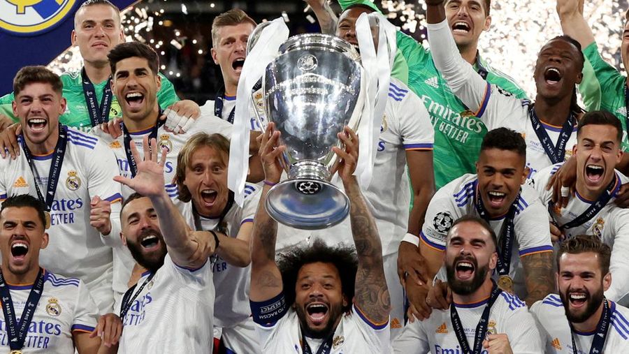 Soccer Football - Champions League Final - Liverpool v Real Madrid - Stade de France, Saint-Denis near Paris, France - May 28, 2022 Real Madrid's Marcelo celebrates with the trophy and teammates after winning the Champions League REUTERS/Lee Smith TPX IMAGES OF THE DAY