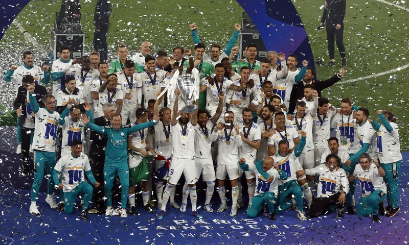 SOCCER-CHAMPIONS-LIV-MAD/REPORT Soccer Football - Champions League Final - Liverpool v Real Madrid - Stade de France, Saint-Denis near Paris, France - May 28, 2022 Real Madrid's Karim Benzema celebrates with the trophy and teammates after winning the Champions League REUTERS/Gonzalo Fuentes