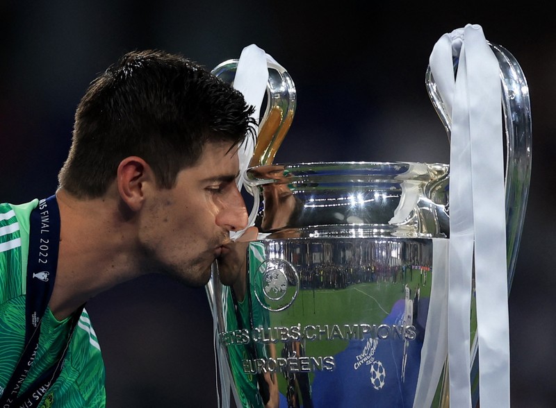SOCCER-CHAMPIONS-LIV-MAD/REPORT Soccer Football - Champions League Final - Liverpool v Real Madrid - Stade de France, Saint-Denis near Paris, France - May 28, 2022 Real Madrid's Karim Benzema celebrates with the trophy and teammates after winning the Champions League REUTERS/Gonzalo Fuentes