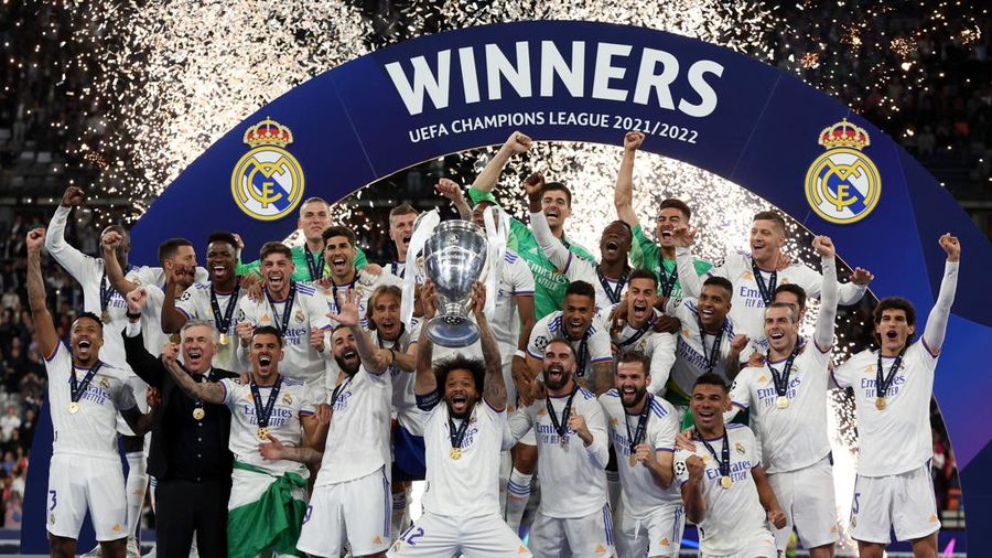 Soccer Football - Champions League Final - Liverpool v Real Madrid - Stade de France, Saint-Denis near Paris, France - May 28, 2022 Real Madrid's Marcelo celebrates with the trophy and teammates after winning the Champions League REUTERS/Lee Smith