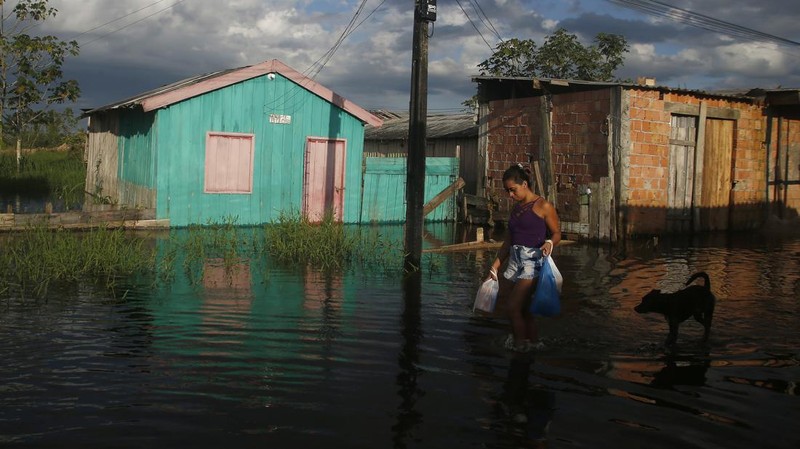 Pemandangan udara dari wilayah Olinda di Recife setelah banjir dan tanah longsor akibat hujan lebat di Pernambuco, Brasil pada 29 Mei 2022. (Diogo Duarte/Anadolu Agency via Getty Images)
