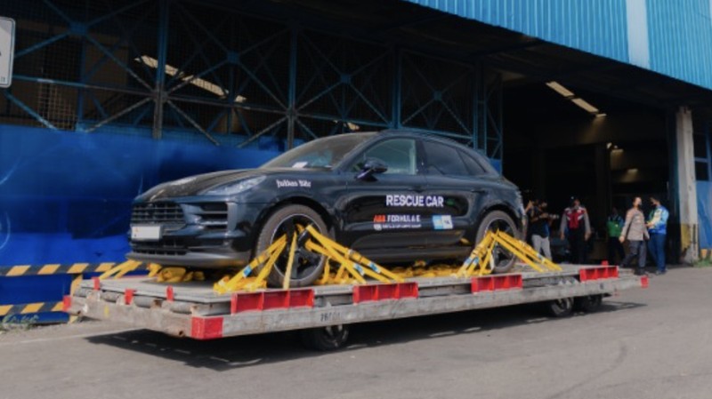 Bea Cukai melalui  bea cukai bandara Soekarno Hatta, Tangerang, Banten pada hari Senin-Rabu tanggal 23-25 Mei 2022. Pemasukan mobil balap beserta perlengkapannya yang akan berlaga pada FIAFormulaE dengan menggunakan fasilitas ATA Carnet. (Tangkapan layar @beacukaiRI)