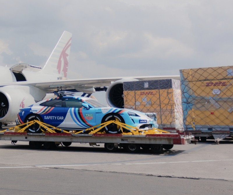 Bea Cukai melalui bea cukai bandara Soekarno Hatta, Tangerang, Banten pada hari Senin-Rabu tanggal 23-25 Mei 2022. Pemasukan mobil balap beserta perlengkapannya yang akan berlaga pada FIAFormulaE dengan menggunakan fasilitas ATA Carnet. (Tangkapan layar @beacukaiRI) Bea Cukai melalui bea cukai bandara Soekarno Hatta, Tangerang, Banten pada hari Senin-Rabu tanggal 23-25 Mei 2022. Pemasukan mobil balap beserta perlengkapannya yang akan berlaga pada FIAFormulaE dengan menggunakan fasilitas ATA Carnet. (Tangkapan layar @beacukaiRI)
