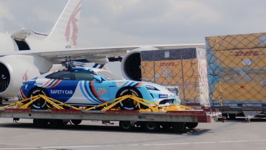 Bea Cukai melalui  bea cukai bandara Soekarno Hatta, Tangerang, Banten pada hari Senin-Rabu tanggal 23-25 Mei 2022. Pemasukan mobil balap beserta perlengkapannya yang akan berlaga pada FIAFormulaE dengan menggunakan fasilitas ATA Carnet. (Tangkapan layar @beacukaiRI)