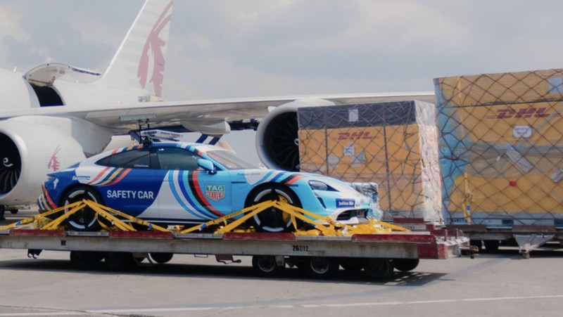 Bea Cukai melalui  bea cukai bandara Soekarno Hatta, Tangerang, Banten pada hari Senin-Rabu tanggal 23-25 Mei 2022. Pemasukan mobil balap beserta perlengkapannya yang akan berlaga pada FIAFormulaE dengan menggunakan fasilitas ATA Carnet. (Tangkapan layar @beacukaiRI)