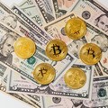 Emas Bersinar Saat Dolar Menguat, Sudah Tahan Banting?