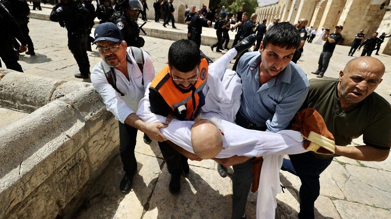 Puluhan ribu nasionalis ikut dalam Pawai Bendera Israel pada Minggu (29/5) yang dianggap warga Palestina sebagai provokasi dan berpotensi memicu ketegangan. (AFP via Getty Images/GIL COHEN-MAGEN)