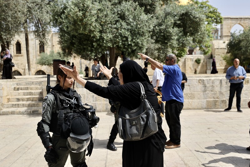 Puluhan ribu nasionalis ikut dalam Pawai Bendera Israel pada Minggu (29/5) yang dianggap warga Palestina sebagai provokasi dan berpotensi memicu ketegangan. (AFP via Getty Images/GIL COHEN-MAGEN) Puluhan ribu nasionalis ikut dalam Pawai Bendera Israel pada Minggu (29/5) yang dianggap warga Palestina sebagai provokasi dan berpotensi memicu ketegangan. (AFP via Getty Images/GIL COHEN-MAGEN)