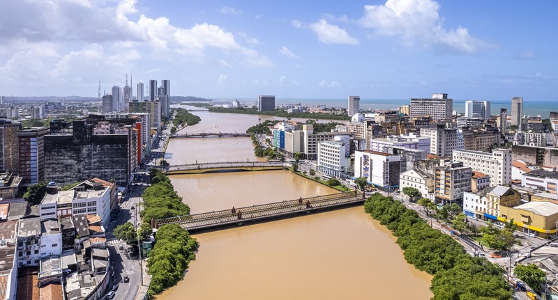 Pemandangan udara dari wilayah Olinda di Recife setelah banjir dan tanah longsor akibat hujan lebat di Pernambuco, Brasil pada 29 Mei 2022. (Diogo Duarte/Anadolu Agency via Getty Images)