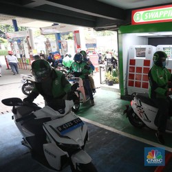 Pabrikan Motor Listrik Gojek Baru Dapat Utang Triliunan