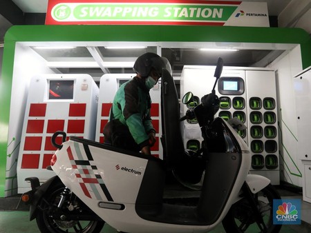 Gencarkan Motor Listrik, Ratusan Stasiun Charger EV Disiapkan