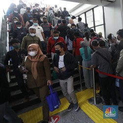Stasiun Manggarai Ruwet di Jam Sibuk, Bos KCI Bilang Begini