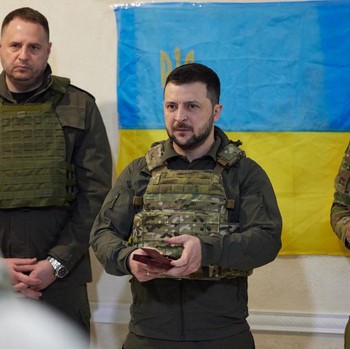 Gaya Presiden Ukraina Zelensky