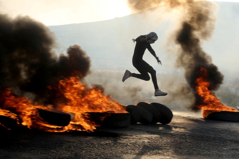 Puluhan ribu nasionalis ikut dalam Pawai Bendera Israel pada Minggu (29/5) yang dianggap warga Palestina sebagai provokasi dan berpotensi memicu ketegangan. (AFP via Getty Images/GIL COHEN-MAGEN) Puluhan ribu nasionalis ikut dalam Pawai Bendera Israel pada Minggu (29/5) yang dianggap warga Palestina sebagai provokasi dan berpotensi memicu ketegangan. (AFP via Getty Images/GIL COHEN-MAGEN)