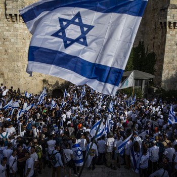 Panas, Potret Bendera Israel Berkibar di Komplek Al-Aqsa