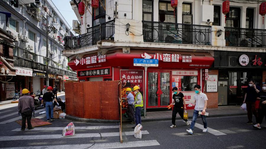Workers dismantle barriers at a residential area, as the city prepares to end the lockdown placed to curb the coronavirus disease (COVID-19) outbreak in Shanghai, China May 31, 2022. REUTERS/Aly Song