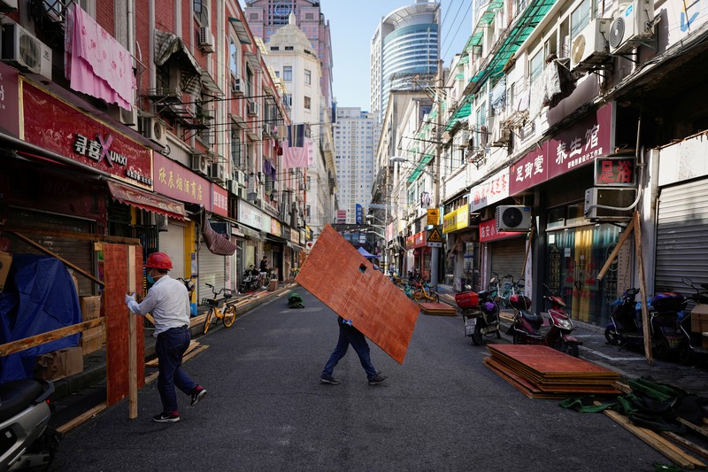 HEALTH-CORONAVIRUS/CHINA A worker dismantles barriers at a residential area, as the city prepares to end the lockdown placed to curb the coronavirus disease (COVID-19) outbreak in Shanghai, China May 31, 2022. REUTERS/Aly Song
