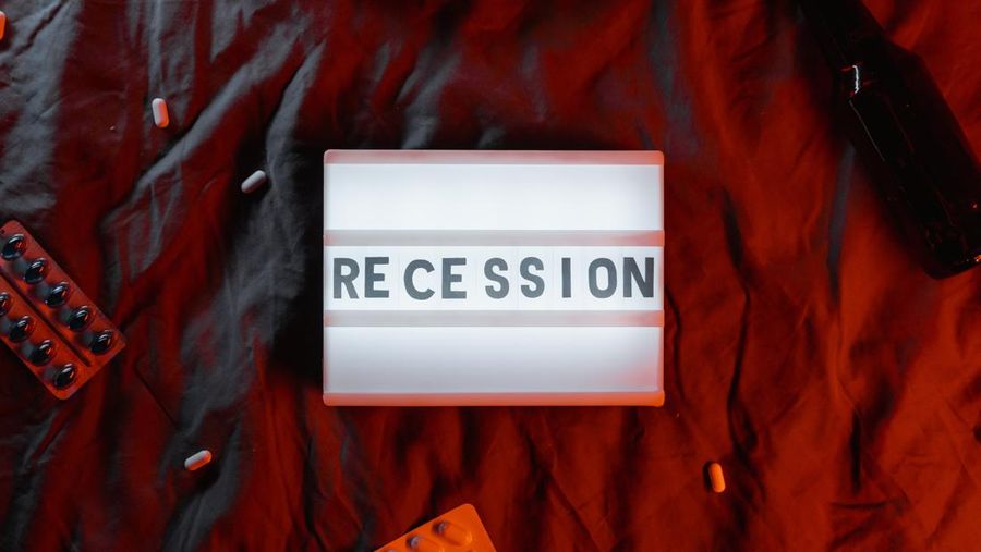 Ilustrasi Resesi (Photo by MART/Pexels)