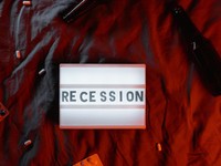 Jangan Abai! Ini Tips Supaya Gak Jatuh Miskin Saat Resesi