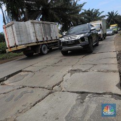 Jokowi Mulai Beresin Jalan 'Neraka' Daerah, Duitnya Segini