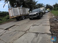 Jokowi Mulai Beresin Jalan 'Neraka' Daerah, Duitnya Segini