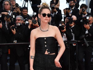 Penampilan Baru Kristen Stewart Disorot, Gaya Maskulin Sambil Pose Seduktif