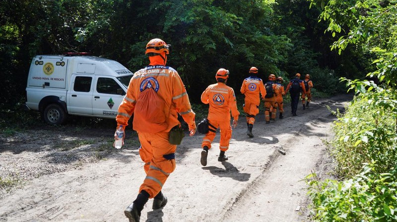 Aerial view showing the entrance to the coal mine in the Colombian municipality of Zulia, Norte de Santander Department, on the border with Venezuela, in which 14 miners are still trapped on June 1, 2022. - Rescuers were continuing on Wednesday to try to free 14 miners trapped for two days in a coal mine in Colombia following an explosion that killed one worker, official sources said. The miners are believed to be 200 meters underground with rescuers attempting to dig down 55 meters to access a ventilation circuit 