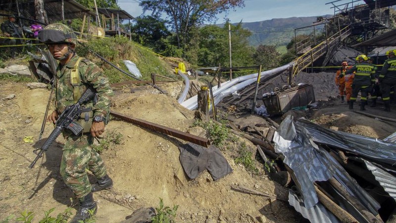 Aerial view showing the entrance to the coal mine in the Colombian municipality of Zulia, Norte de Santander Department, on the border with Venezuela, in which 14 miners are still trapped on June 1, 2022. - Rescuers were continuing on Wednesday to try to free 14 miners trapped for two days in a coal mine in Colombia following an explosion that killed one worker, official sources said. The miners are believed to be 200 meters underground with rescuers attempting to dig down 55 meters to access a ventilation circuit 