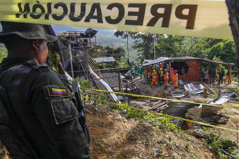 Aerial view showing the entrance to the coal mine in the Colombian municipality of Zulia, Norte de Santander Department, on the border with Venezuela, in which 14 miners are still trapped on June 1, 2022. - Rescuers were continuing on Wednesday to try to free 14 miners trapped for two days in a coal mine in Colombia following an explosion that killed one worker, official sources said. The miners are believed to be 200 meters underground with rescuers attempting to dig down 55 meters to access a ventilation circuit 