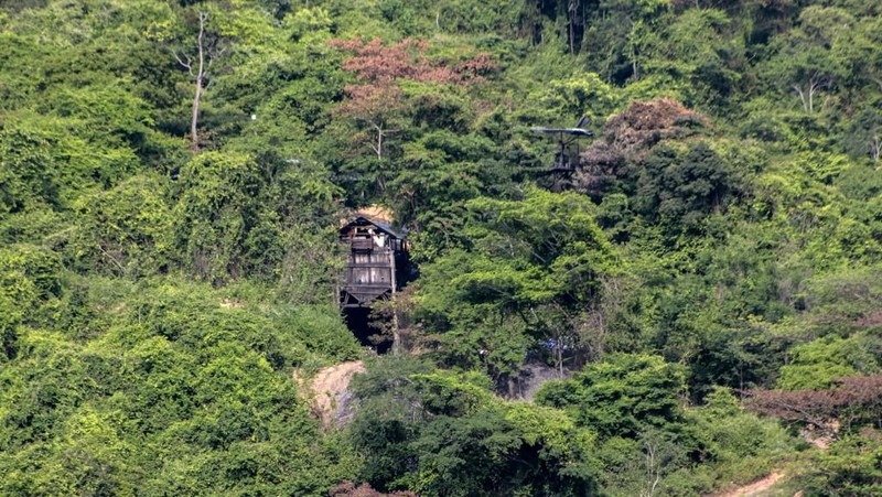 Aerial view showing the entrance to the coal mine in the Colombian municipality of Zulia, Norte de Santander Department, on the border with Venezuela, in which 14 miners are still trapped on June 1, 2022. - Rescuers were continuing on Wednesday to try to free 14 miners trapped for two days in a coal mine in Colombia following an explosion that killed one worker, official sources said. The miners are believed to be 200 meters underground with rescuers attempting to dig down 55 meters to access a ventilation circuit 