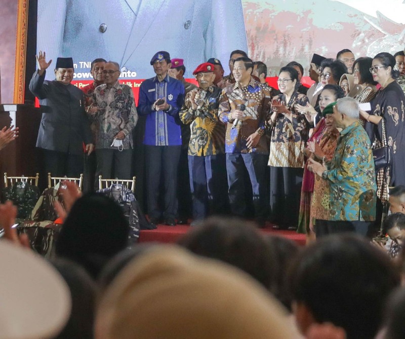 Momen Kebersamaan Prabowo dengan Purnawirawan TNI Agum Gumelar Cs dan Ibu Wismoyo Arismunandar. (Dok. Pribadi Prabowo Subianto)