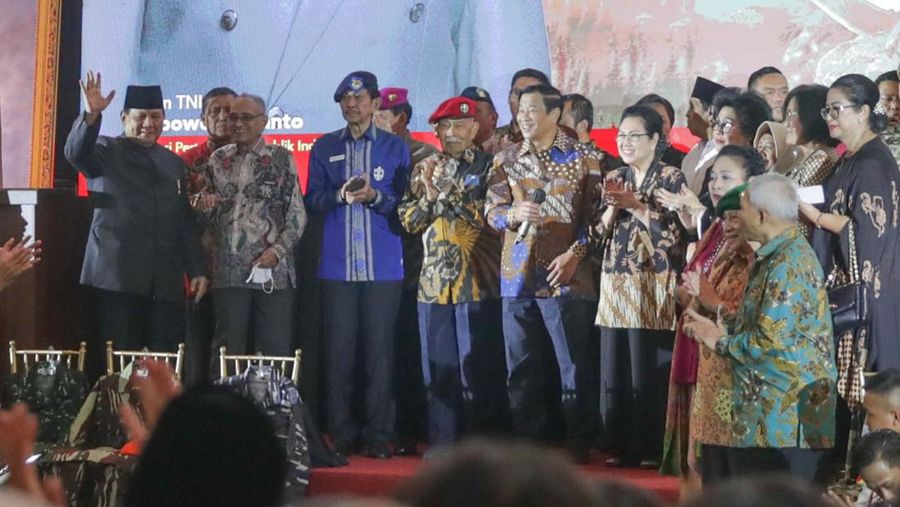 Momen Kebersamaan Prabowo dengan Purnawirawan TNI Agum Gumelar Cs dan Ibu Wismoyo Arismunandar. (Dok. Pribadi Prabowo Subianto)