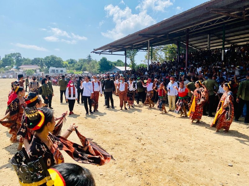Presiden Joko Widodo dan Ibu Iriana Joko Widodo menyaksikan ekshibisi balap pacuan kuda. (Laily Rachev - Biro Pers Setpres) Presiden Joko Widodo dan Ibu Iriana Joko Widodo menyaksikan ekshibisi balap pacuan kuda. (Laily Rachev - Biro Pers Setpres)
