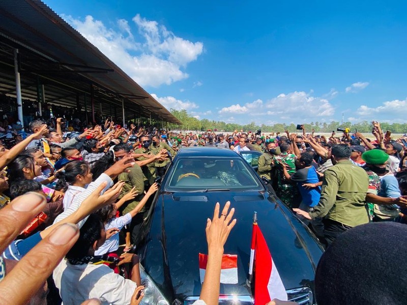 Presiden Joko Widodo dan Ibu Iriana Joko Widodo menyaksikan ekshibisi balap pacuan kuda. (Laily Rachev - Biro Pers Setpres) Presiden Joko Widodo dan Ibu Iriana Joko Widodo menyaksikan ekshibisi balap pacuan kuda. (Laily Rachev - Biro Pers Setpres)