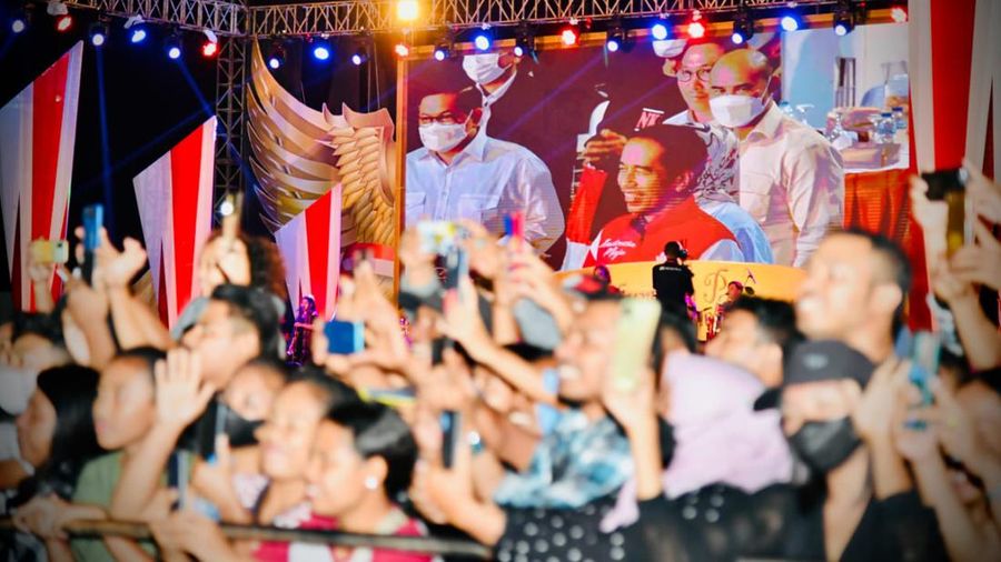 Suasana saat Presiden Joko Widodo dan Ibu Iriana menyaksikan konser kebangsaan, membumikan Pancasila dari NTT untuk Nusantara pada Rabu, 1 Juni 2022 di Kabupaten Ende, Provinsi NTT. Foto: Rusman - Biro Pers Sekretariat Presiden