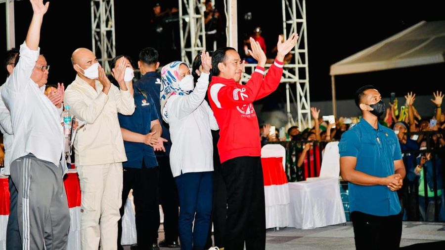 Suasana saat Presiden Joko Widodo dan Ibu Iriana menyaksikan konser kebangsaan, membumikan Pancasila dari NTT untuk Nusantara pada Rabu, 1 Juni 2022 di Kabupaten Ende, Provinsi NTT. Foto: Rusman - Biro Pers Sekretariat Presiden