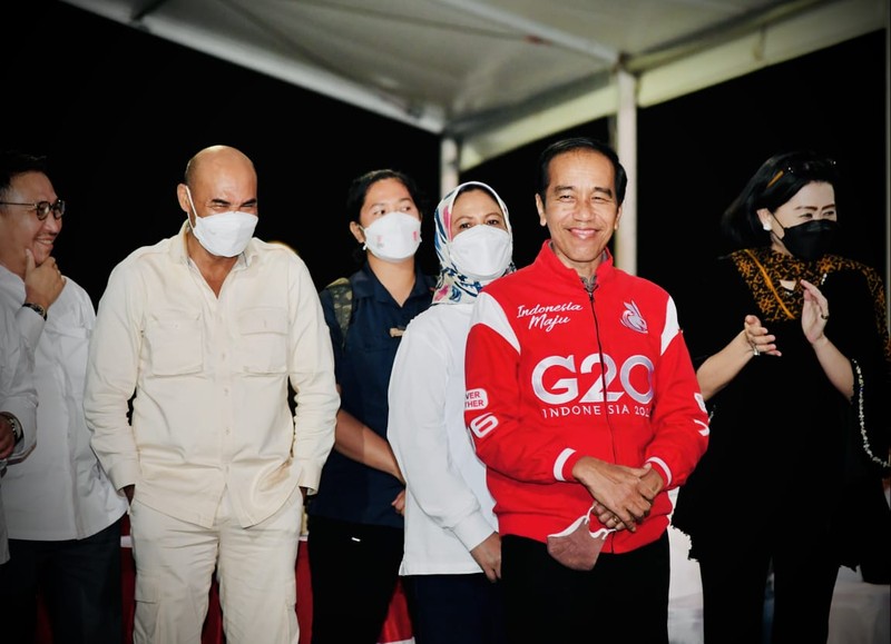 Suasana saat Presiden Joko Widodo dan Ibu Iriana menyaksikan konser kebangsaan, membumikan Pancasila dari NTT untuk Nusantara pada Rabu, 1 Juni 2022 di Kabupaten Ende, Provinsi NTT. Foto: Rusman - Biro Pers Sekretariat Presiden Suasana saat Presiden Joko Widodo dan Ibu Iriana menyaksikan konser kebangsaan, membumikan Pancasila dari NTT untuk Nusantara pada Rabu, 1 Juni 2022 di Kabupaten Ende, Provinsi NTT. Foto: Rusman - Biro Pers Sekretariat Presiden