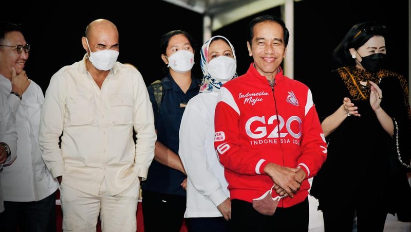 Suasana saat Presiden Joko Widodo dan Ibu Iriana menyaksikan konser kebangsaan, membumikan Pancasila dari NTT untuk Nusantara pada Rabu, 1 Juni 2022 di Kabupaten Ende, Provinsi NTT. Foto: Rusman - Biro Pers Sekretariat Presiden