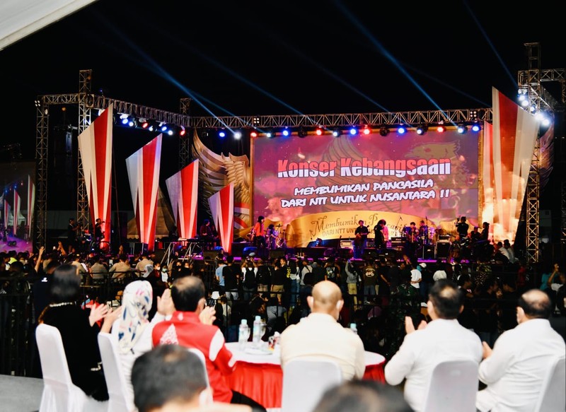 Suasana saat Presiden Joko Widodo dan Ibu Iriana menyaksikan konser kebangsaan, membumikan Pancasila dari NTT untuk Nusantara pada Rabu, 1 Juni 2022 di Kabupaten Ende, Provinsi NTT. Foto: Rusman - Biro Pers Sekretariat Presiden Suasana saat Presiden Joko Widodo dan Ibu Iriana menyaksikan konser kebangsaan, membumikan Pancasila dari NTT untuk Nusantara pada Rabu, 1 Juni 2022 di Kabupaten Ende, Provinsi NTT. Foto: Rusman - Biro Pers Sekretariat Presiden