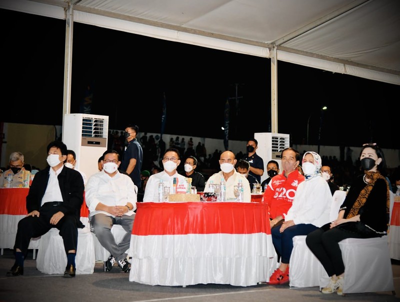 Suasana saat Presiden Joko Widodo dan Ibu Iriana menyaksikan konser kebangsaan, membumikan Pancasila dari NTT untuk Nusantara pada Rabu, 1 Juni 2022 di Kabupaten Ende, Provinsi NTT. Foto: Rusman - Biro Pers Sekretariat Presiden Suasana saat Presiden Joko Widodo dan Ibu Iriana menyaksikan konser kebangsaan, membumikan Pancasila dari NTT untuk Nusantara pada Rabu, 1 Juni 2022 di Kabupaten Ende, Provinsi NTT. Foto: Rusman - Biro Pers Sekretariat Presiden