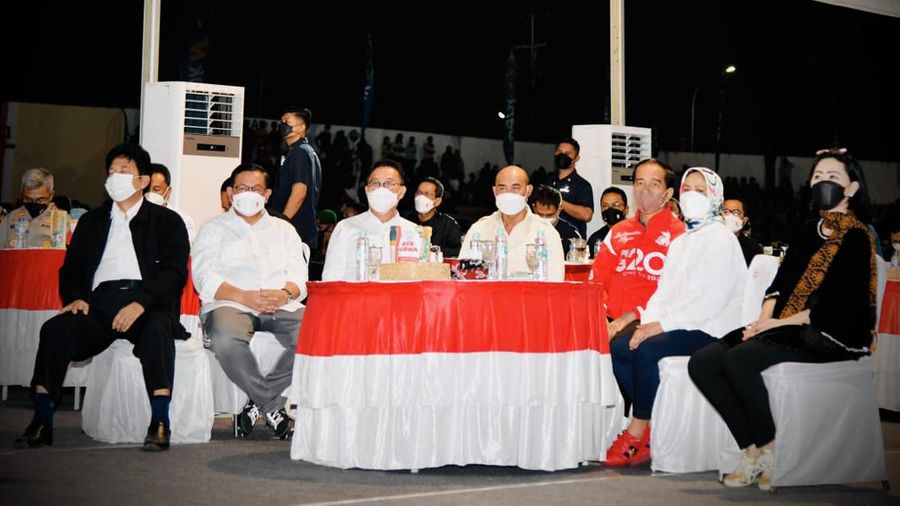 Suasana saat Presiden Joko Widodo dan Ibu Iriana menyaksikan konser kebangsaan, membumikan Pancasila dari NTT untuk Nusantara pada Rabu, 1 Juni 2022 di Kabupaten Ende, Provinsi NTT. Foto: Rusman - Biro Pers Sekretariat Presiden
