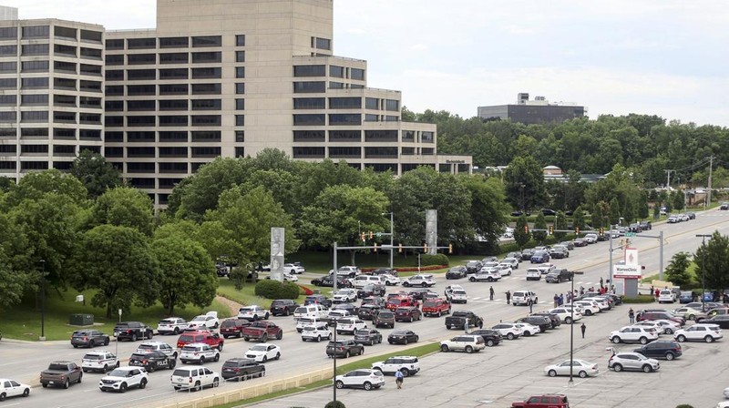 Emergency personnel respond to a shooting at the Natalie Medical Building Wednesday, June 1, 2022. in Tulsa, Okla. Multiple people were shot at a Tulsa medical building on a hospital campus Wednesday. (Ian Maule/Tulsa World via AP)