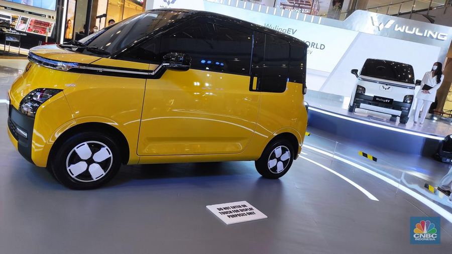 Wuling EV yang baru diperkenalkam ke masyarakat di Central Park Mall. (²©²ÊÍøÕ¾/Andrean Kristianto)